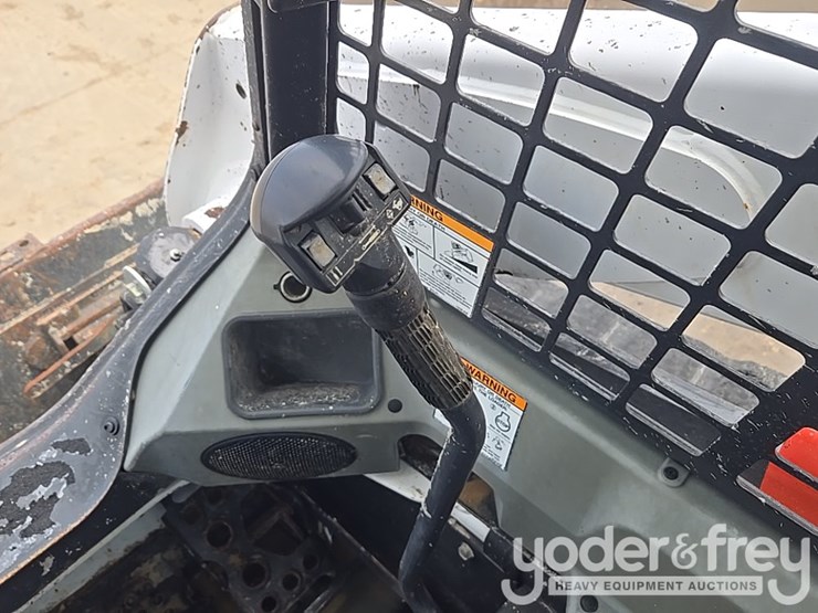 2016-bobcat-t750-image-35