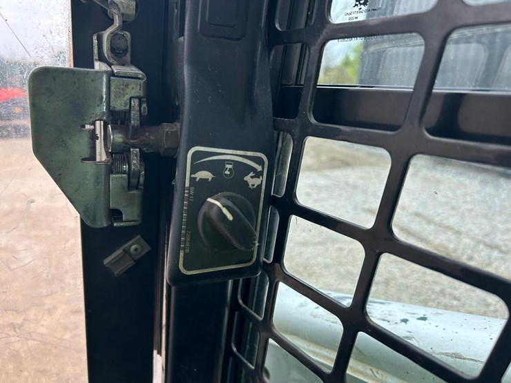 2019-bobcat-s740-image-21