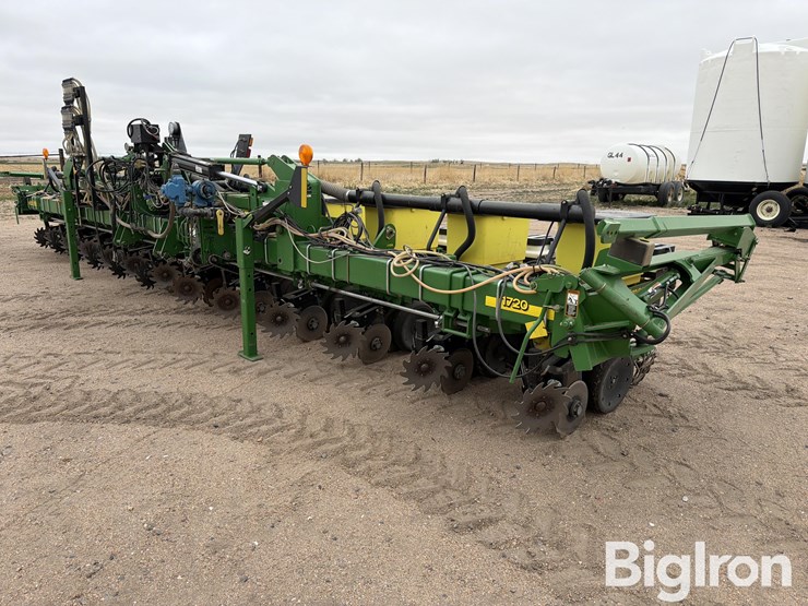 john-deere-1720-image-1
