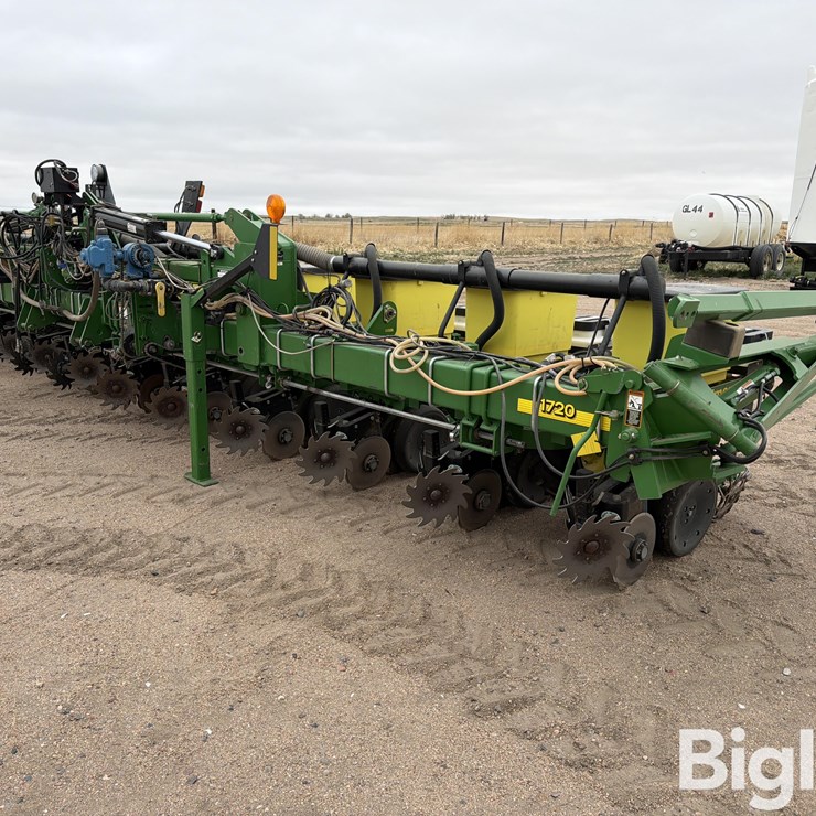 JOHN DEERE 1720