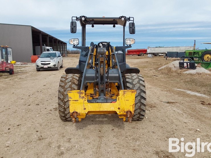 deere-204l-image-2