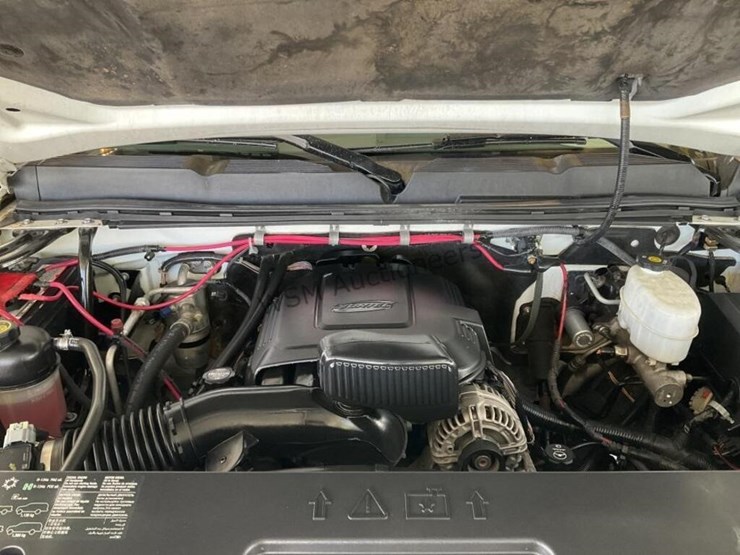2013-chevrolet-silverado-3500hd-image-14