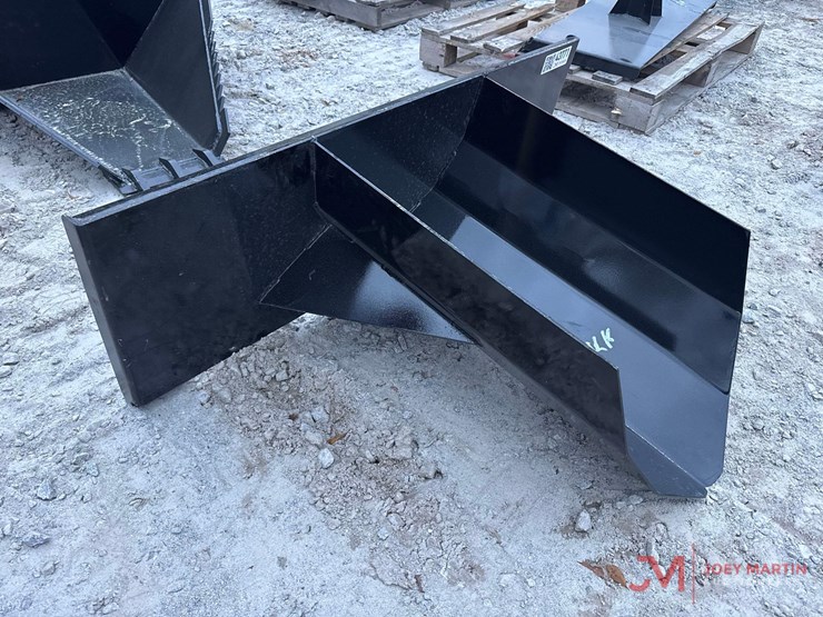 new-tree-spade-bucket-skid-steer-attachment-image-1