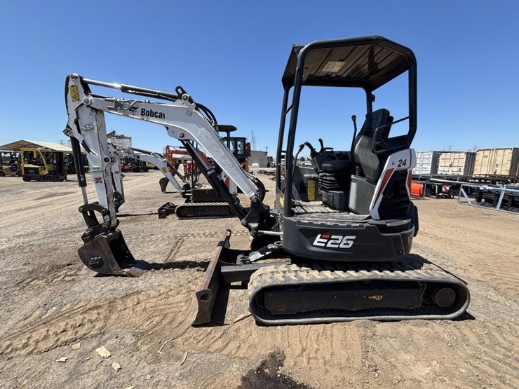 2021-bobcat-e26-image-5