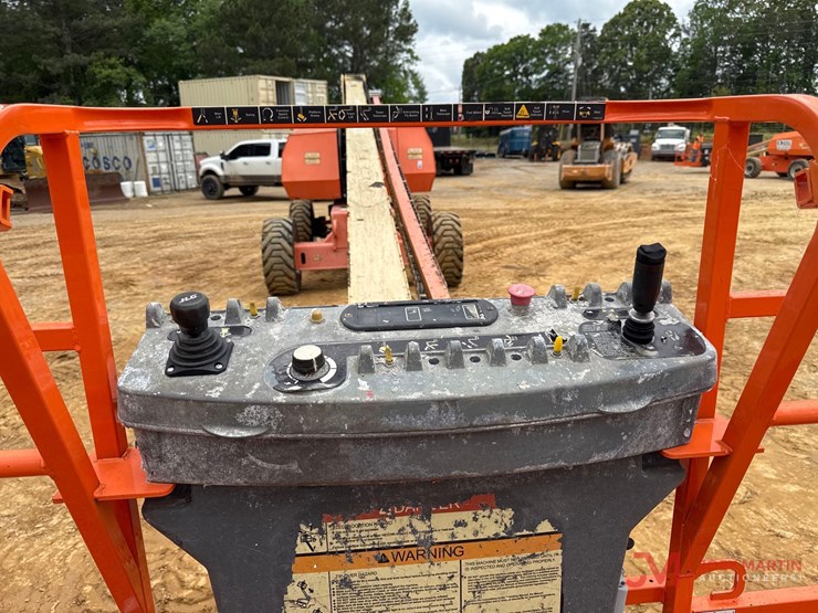 jlg-800s-image-8