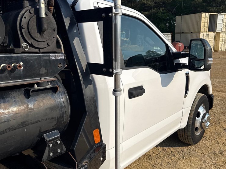2020-ford-f350-xl-image-11