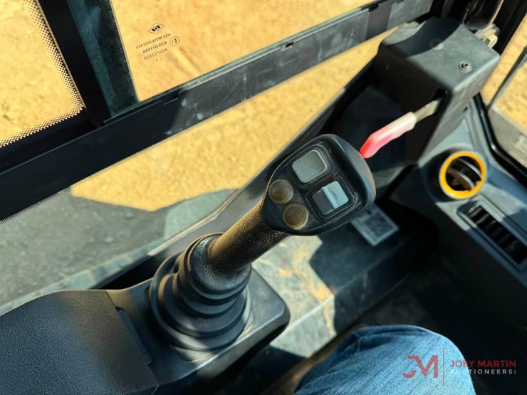 2023-jcb-2ts-7t-image-19