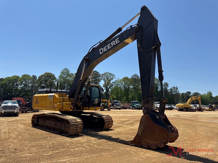 2017-deere-350g-lc-image-3
