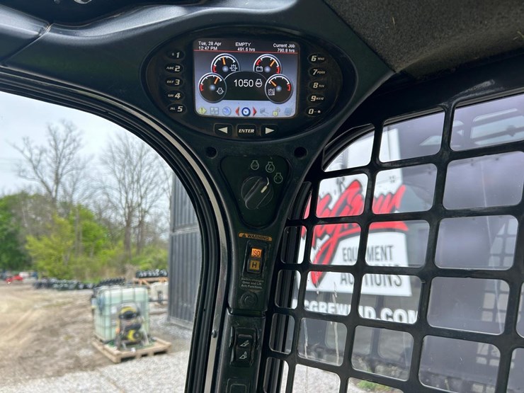2021-bobcat-t770-image-23