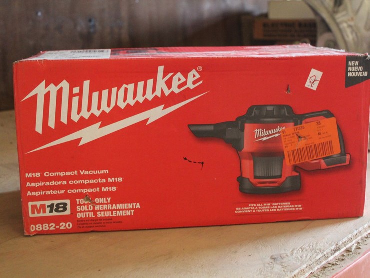 #2016-•-milwaukee-m18-compact-vacuum-image-1