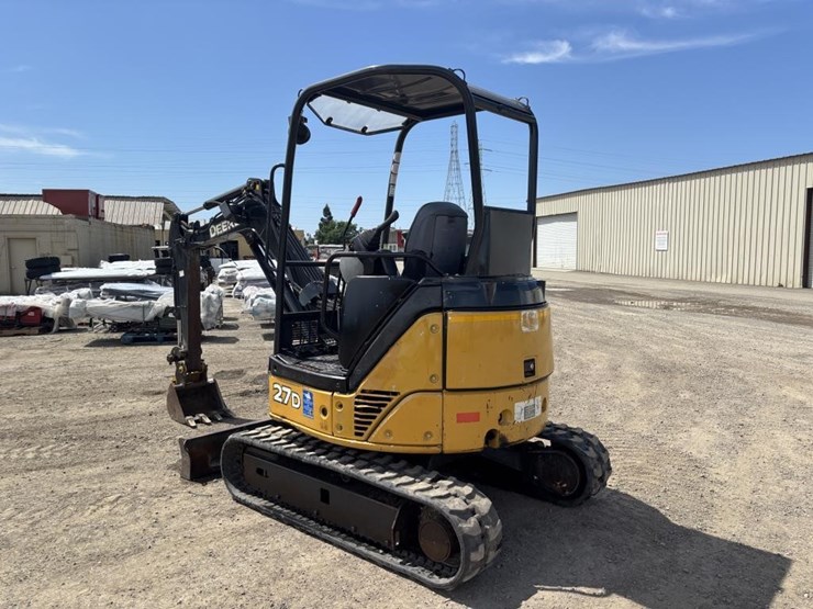 2006-deere-27d-image-4
