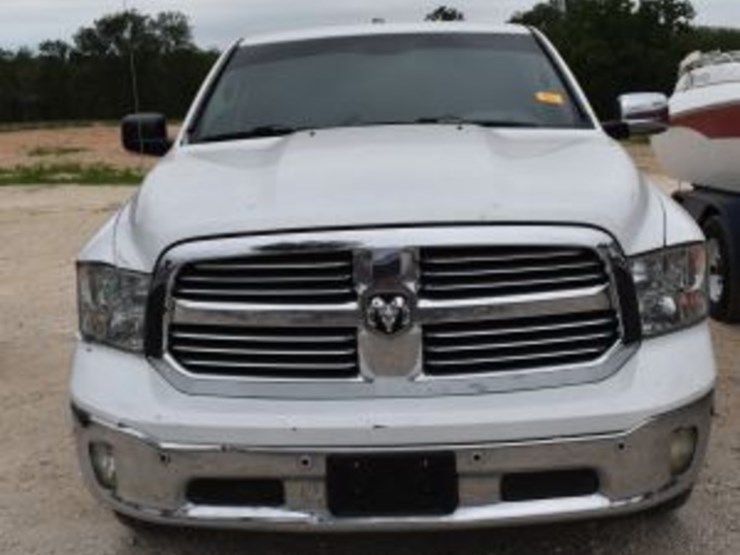 2014-dodge-1500-image-16