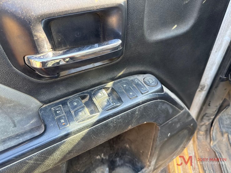 2018-chevrolet-silverado-2500-image-18