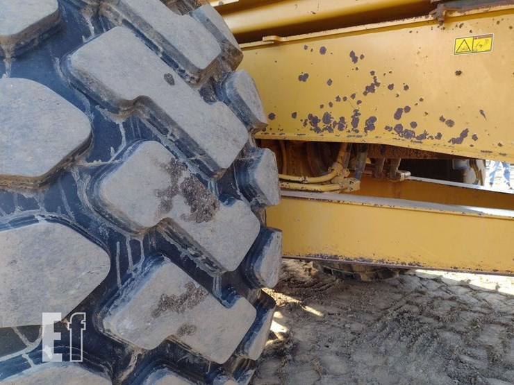 2019-caterpillar-745-image-24