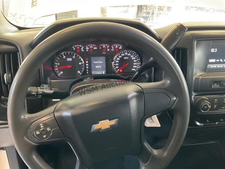 2018-chevrolet-silverado-2500hd-image-16