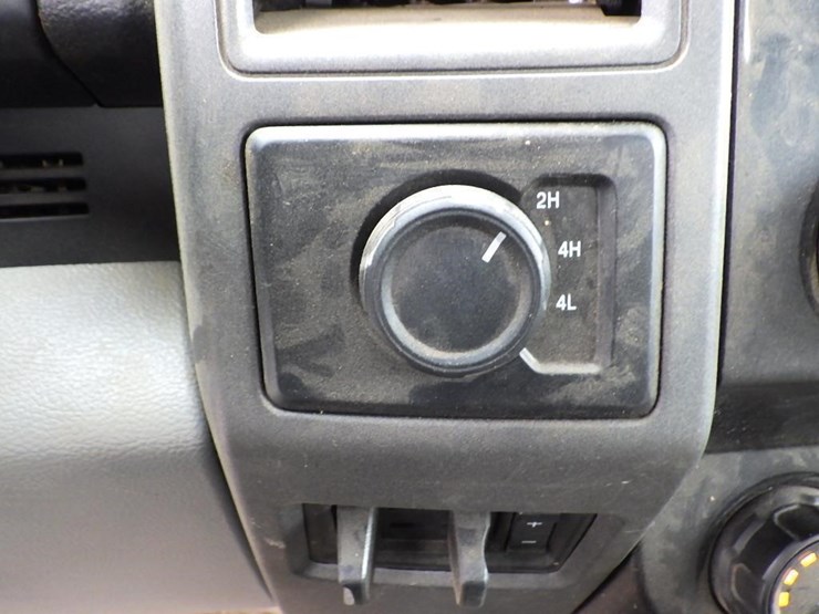 2022-ford-f550-image-43