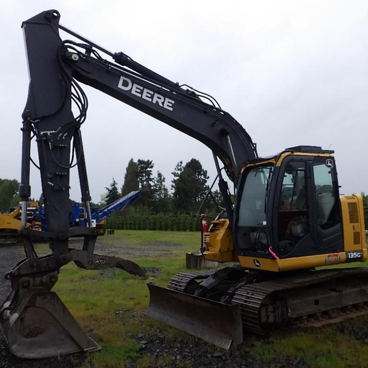 DEERE 135G