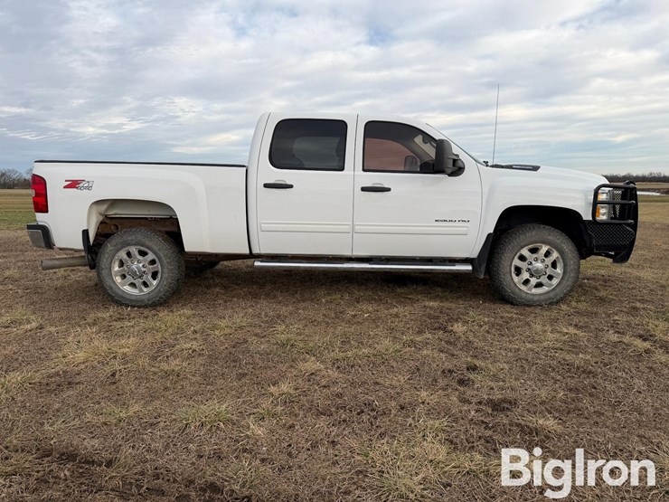 2011-chevrolet-2500hd-image-4