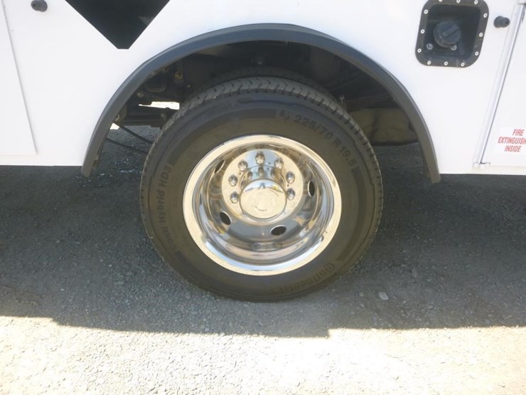 2022-ford-f550-image-33
