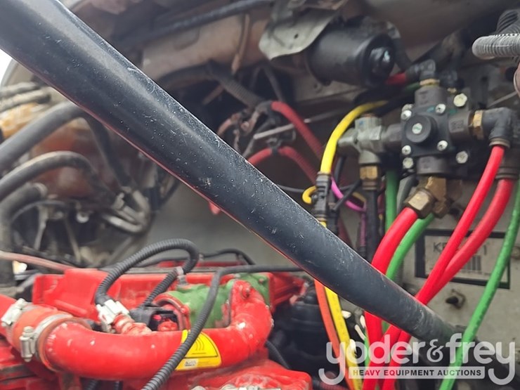 2019-freightliner-108sd-image-43