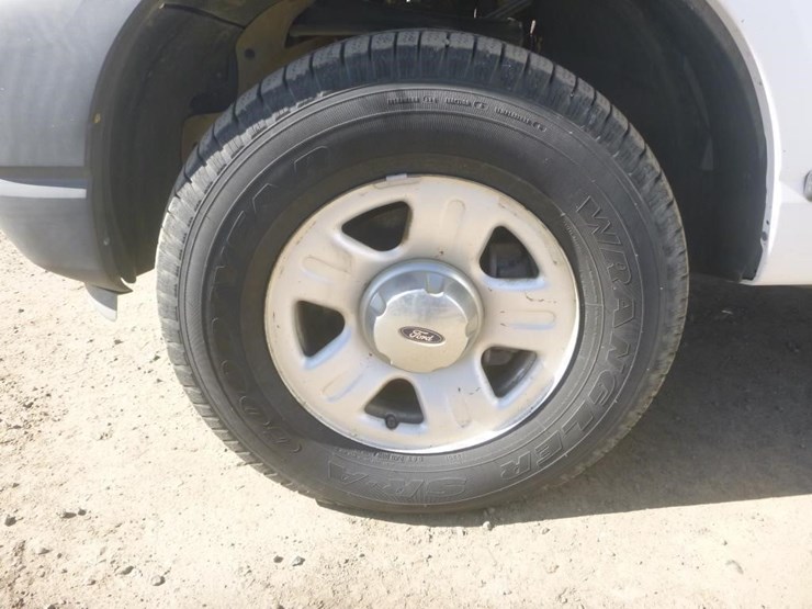 2004-ford-explorer-image-14