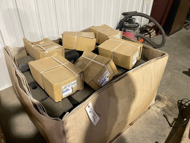 #5000-•-full-set-of-238-komatsu-rubber-liner-shoes-with-bolts-image-2
