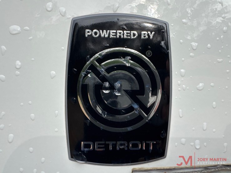 2016-freightliner-114sd-image-21