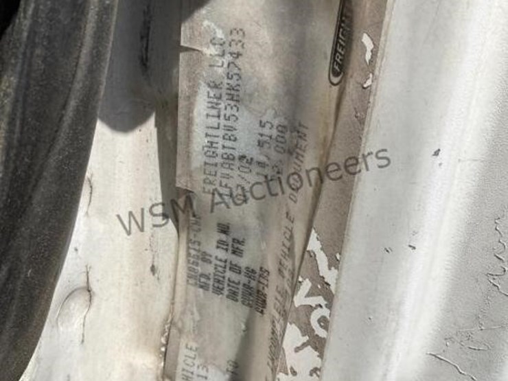 2003-freightliner-fl70-image-15