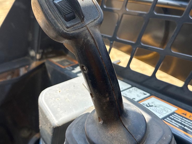 deere-331g-image-15