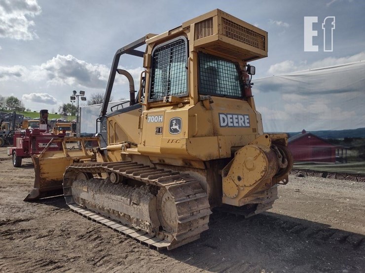 2005-deere-700h-xlt-image-46
