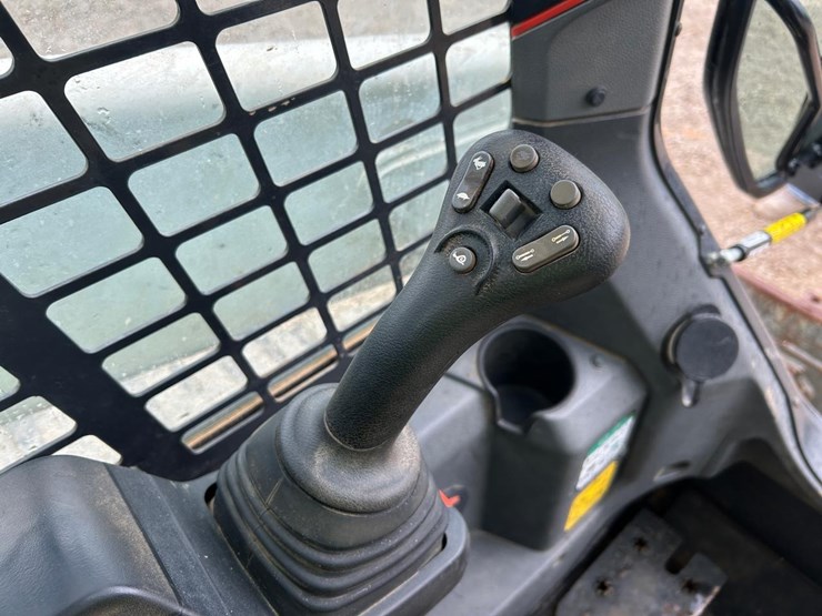 2022-bobcat-t76-image-25