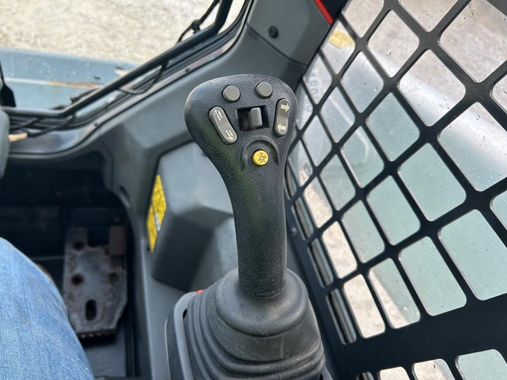 2022-bobcat-t76-image-21