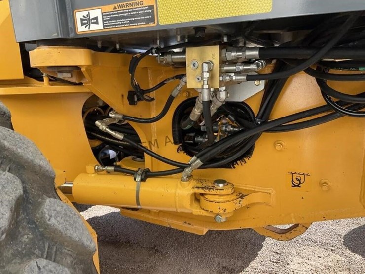 2011-deere-672g-image-23