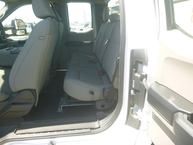 2022-ford-f550-image-23