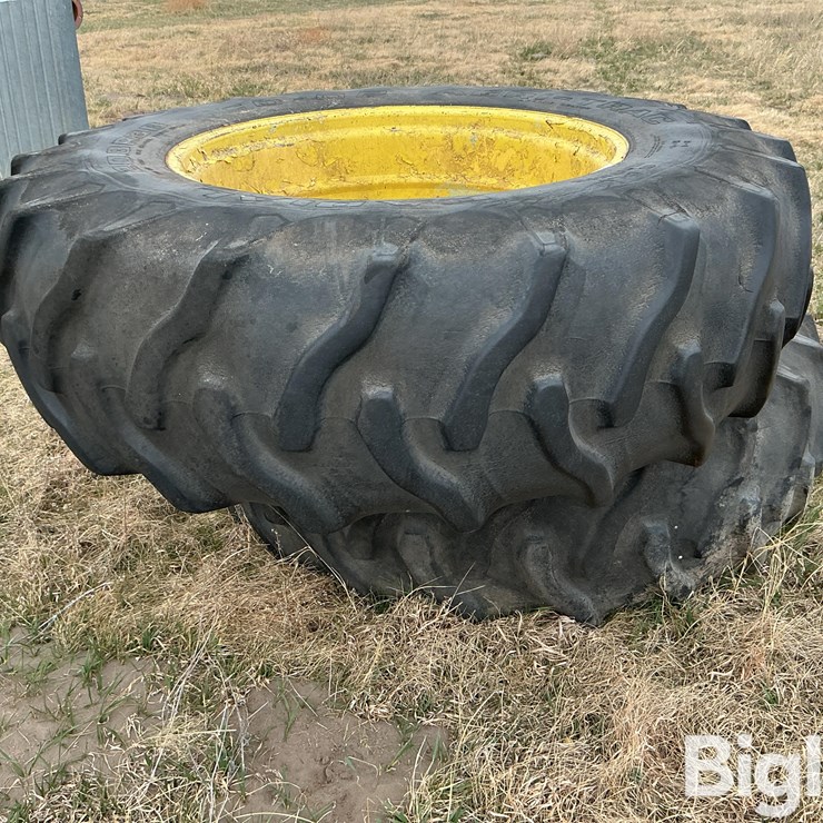 CO-OP 20.8-38 Tires & Rims