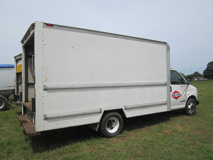 2000-gmc-3500-image-3