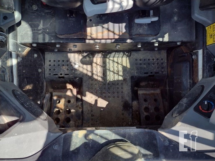 2021-bobcat-t595-image-13
