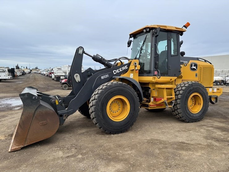 2023-john-deere-544-image-1