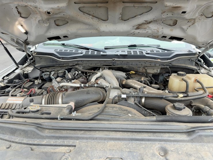 2021-ford-f550-xl-image-18