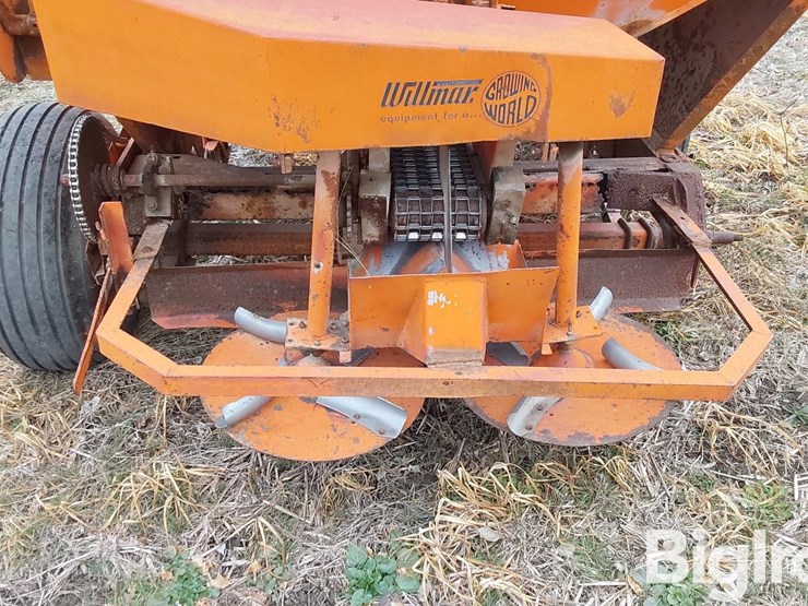 willmar-t/a-dry-fertilizer-spreader-image-17