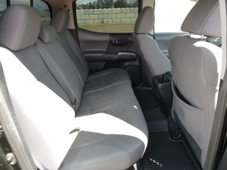 2018-toyota-tacoma-image-18