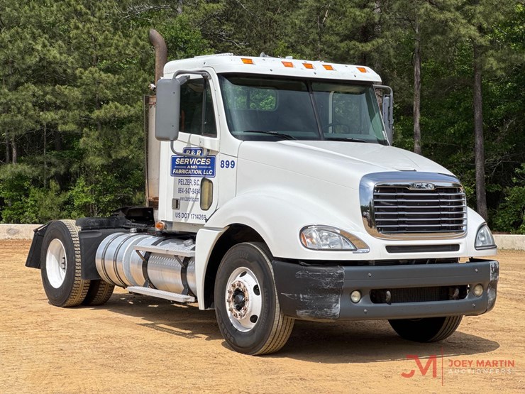 2007-freightliner-s/a-day-cab-truck-tractor-image-1