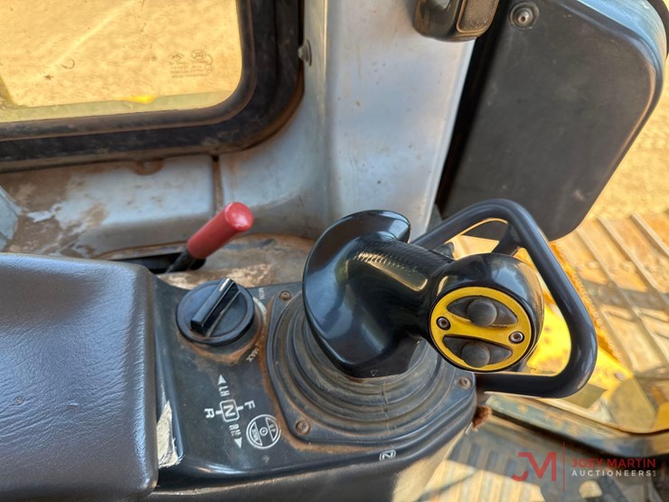 2011-komatsu-d65wx-16-image-16