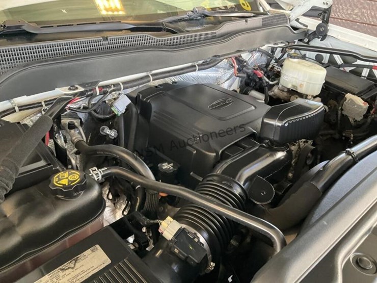 2015-chevrolet-silverado-3500hd-image-15
