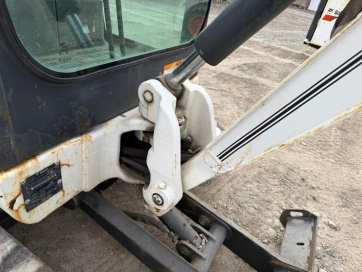 2013-bobcat-324-image-32
