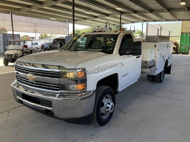 2015-chevrolet-silverado-3500hd-image-4