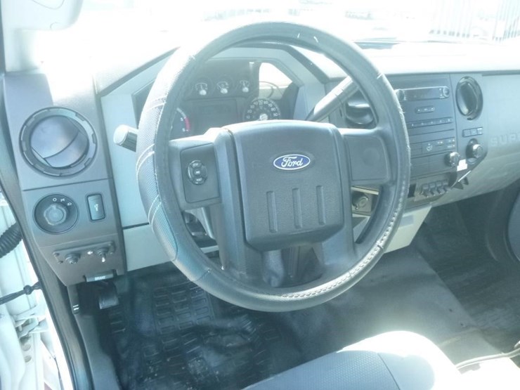 2011-ford-f550-image-19