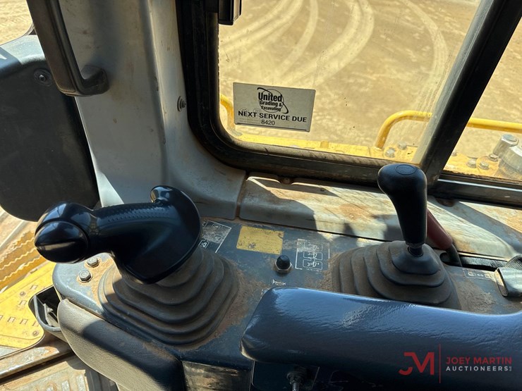 2011-komatsu-d65wx-16-image-17