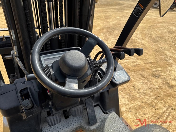 cat-2c8000-straight-mast-forklift-image-13