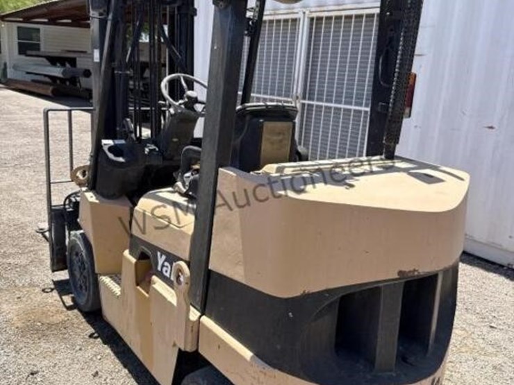 yale-gec080-forklift-image-7
